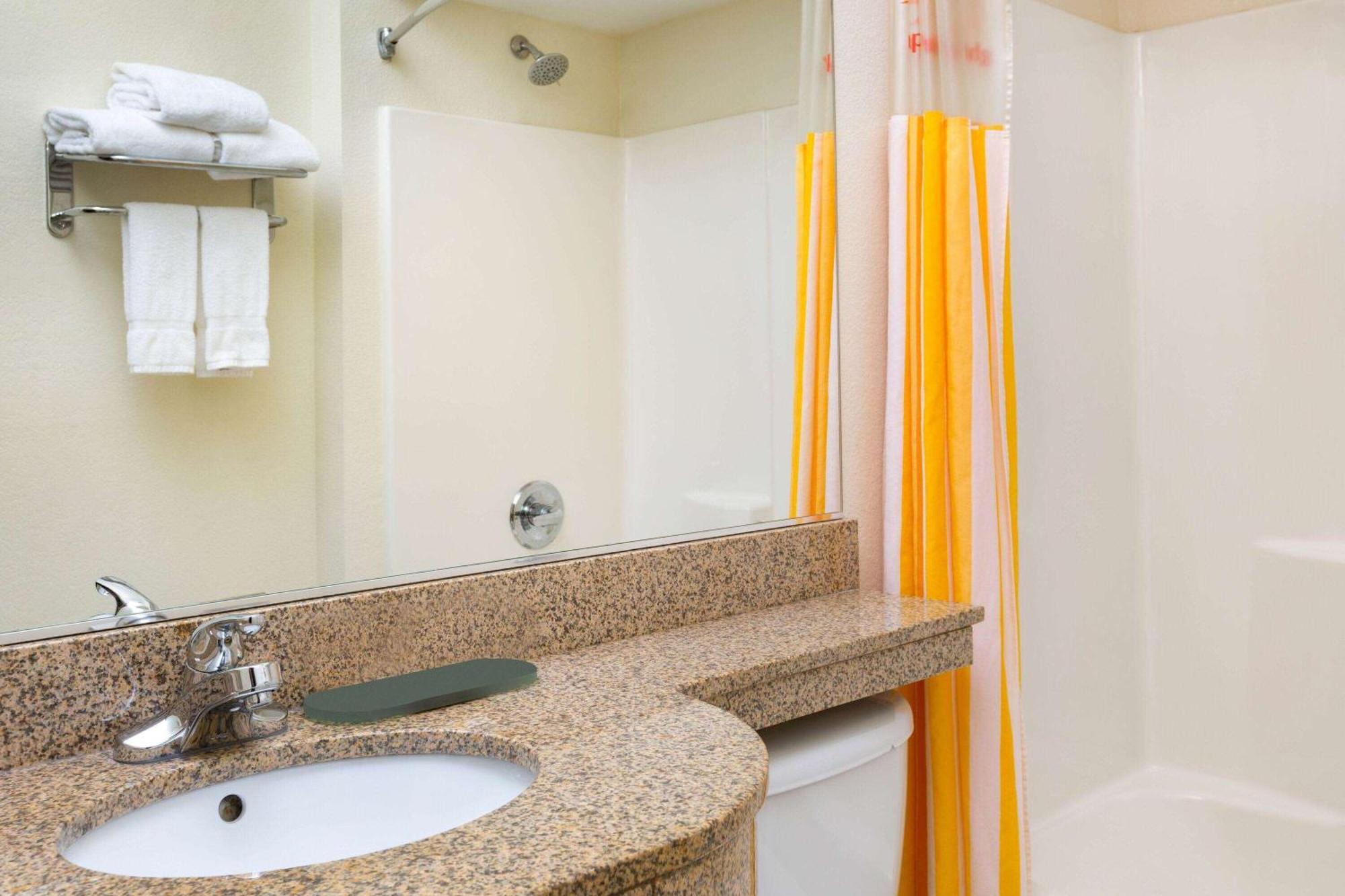 Hotel La Quinta By Wyndham Tulare Extérieur photo