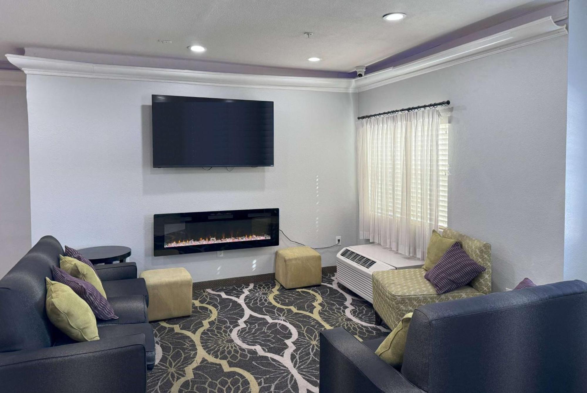 Hotel La Quinta By Wyndham Tulare Extérieur photo