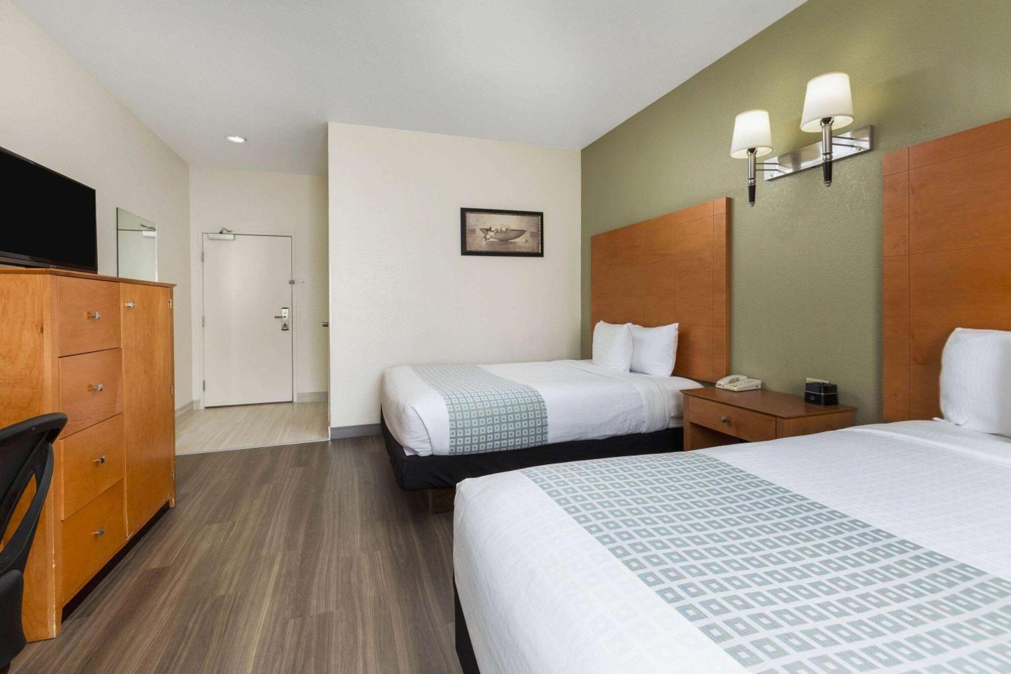 Hotel La Quinta By Wyndham Tulare Extérieur photo
