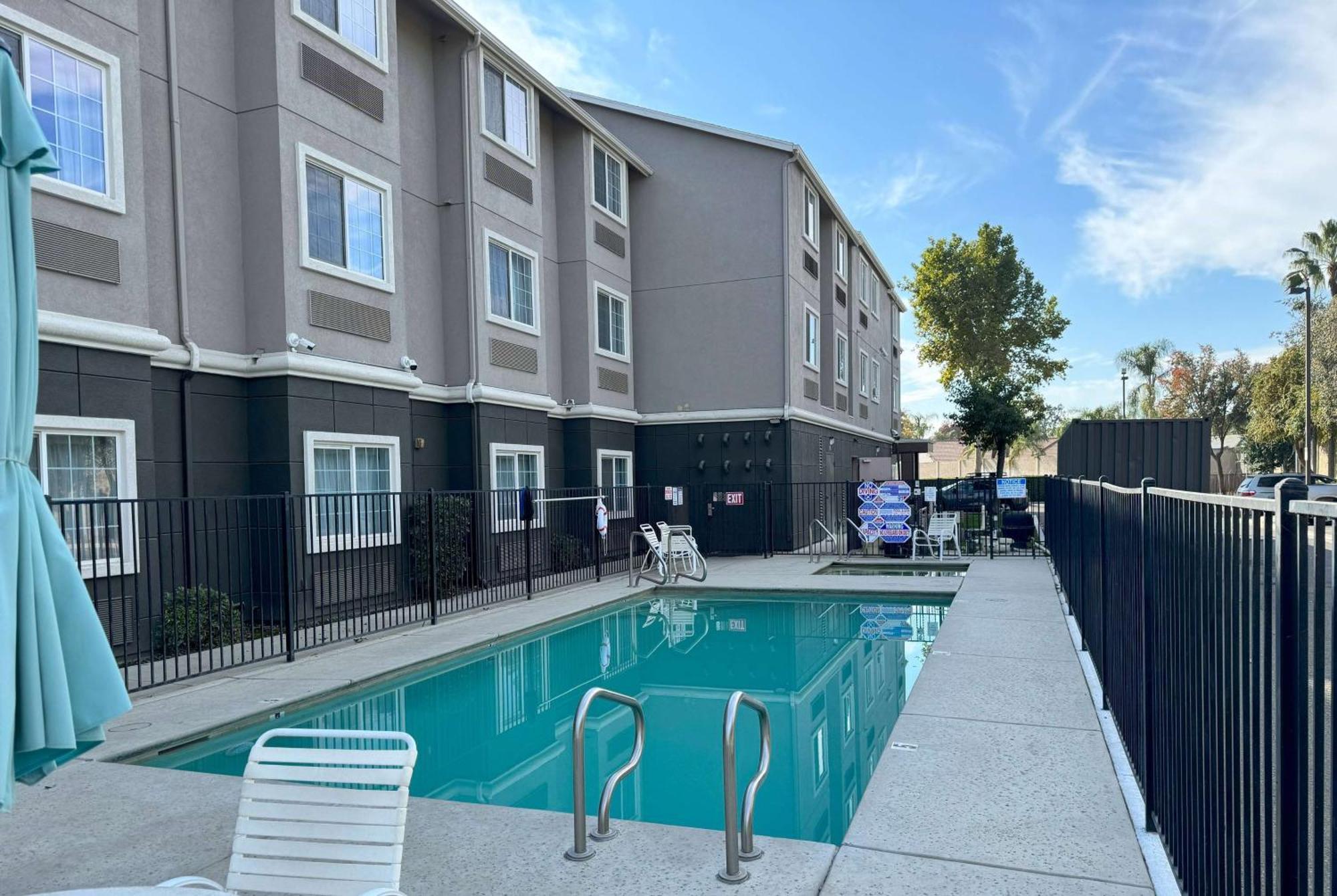 Hotel La Quinta By Wyndham Tulare Extérieur photo