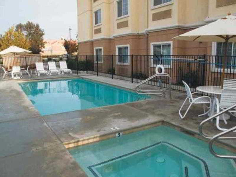 Hotel La Quinta By Wyndham Tulare Extérieur photo